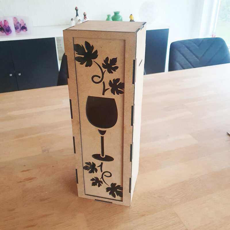 Eksklusiv vinkasse i træ - Glas med drueranker