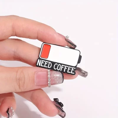 Alternative view of Pins og brocher: Need coffee