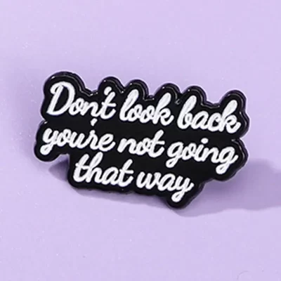 Pins og brocher: Don't look back - you're not going that way - Billede 4