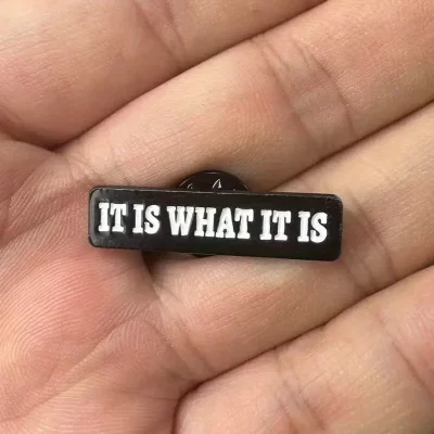 Pins og brocher: It is what it is - Billede 4
