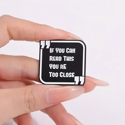 Pins og brocher: If you can read this - you're too close - Billede 4