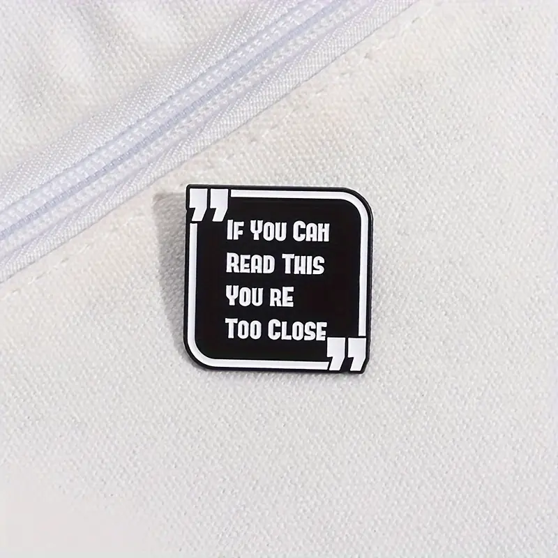 Pins og brocher: If you can read this - you're too close - Billede 3