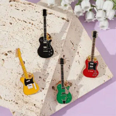 Pins og brocher: 4 stk guitars
