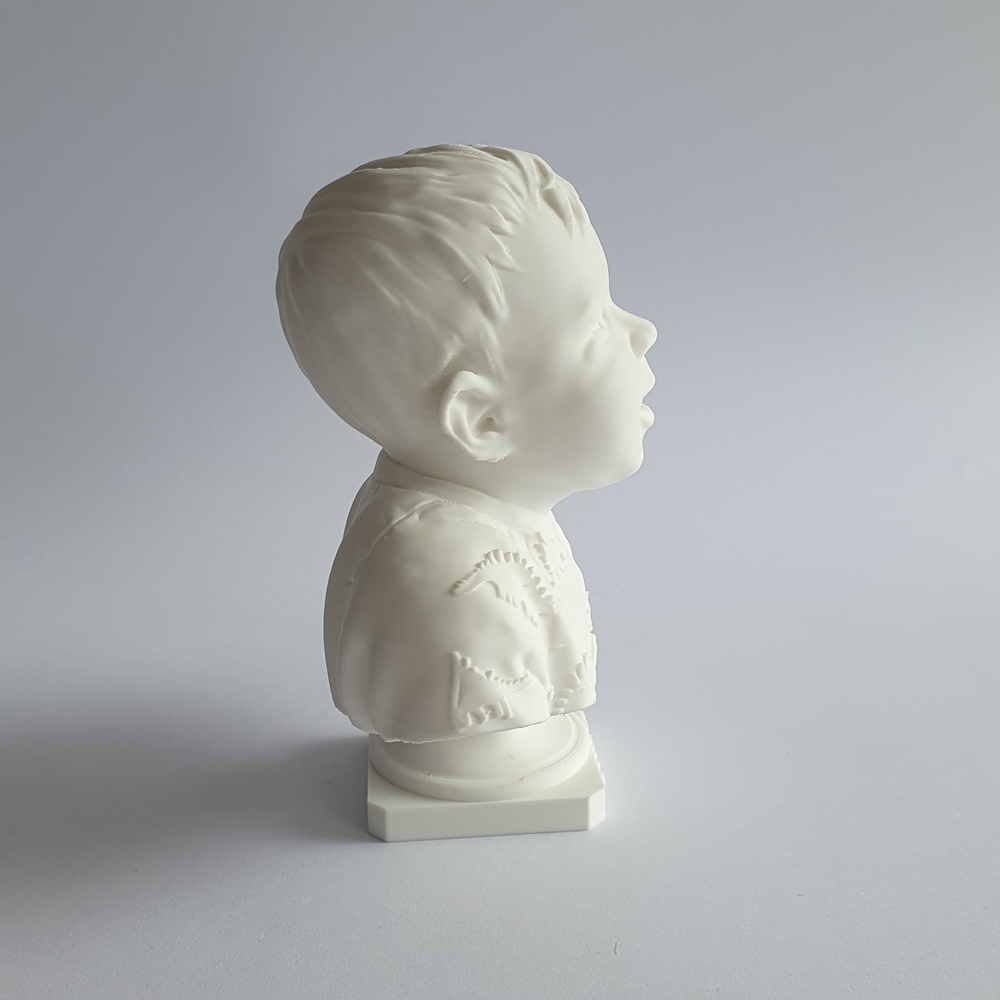 Foto til 3D printet figur - Menneskelig figur på buste og navn - Billede 3