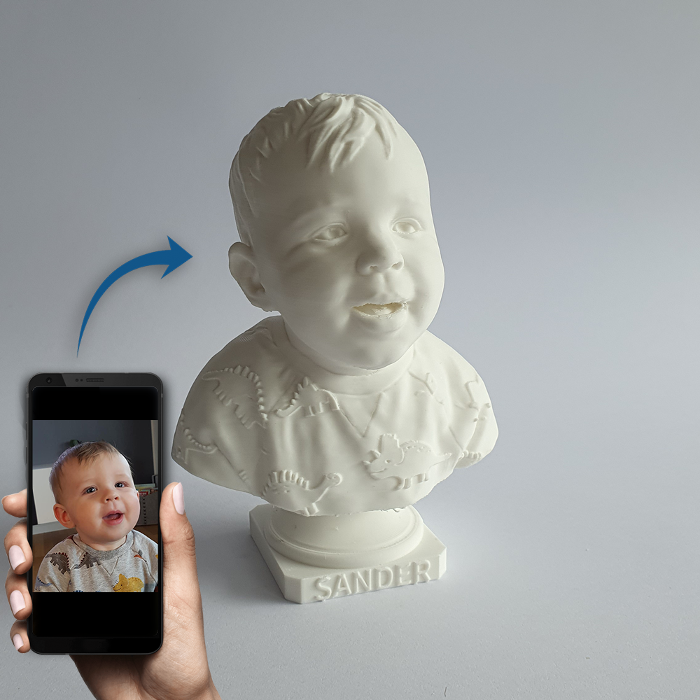 Foto til 3D printet figur - Menneskelig figur på buste og navn